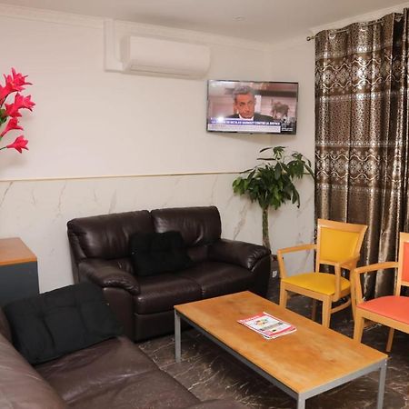 Hotel Le Privilege La Courneuve Zewnętrze zdjęcie