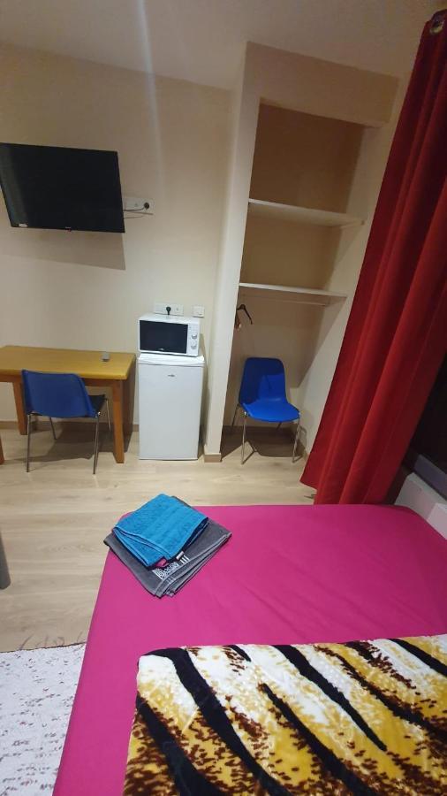Hotel Le Privilege La Courneuve Zewnętrze zdjęcie