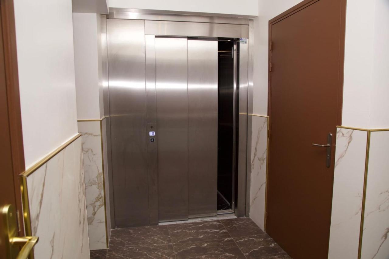 Hotel Le Privilege La Courneuve Zewnętrze zdjęcie