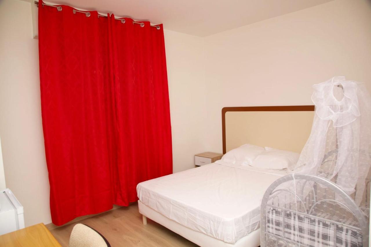 Hotel Le Privilege La Courneuve Zewnętrze zdjęcie