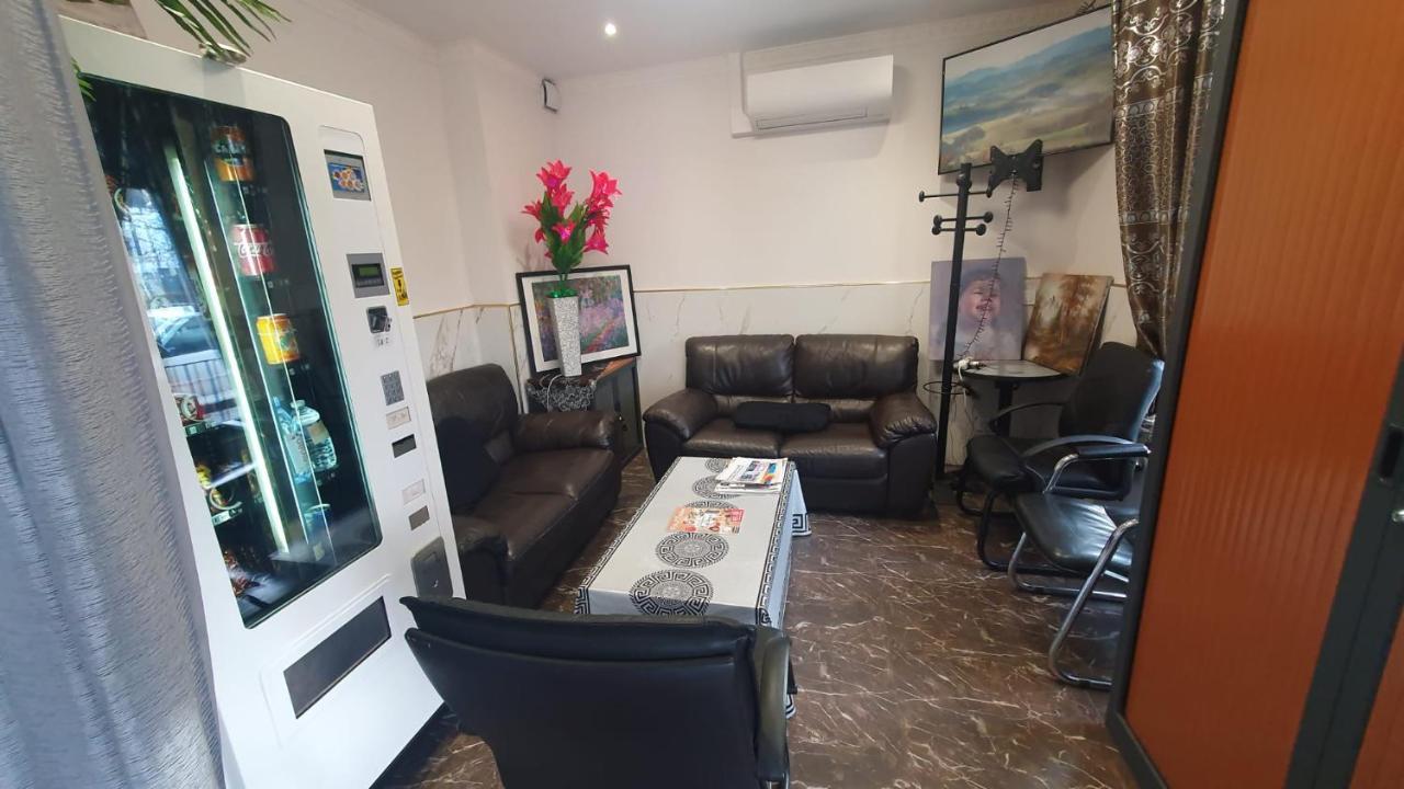 Hotel Le Privilege La Courneuve Zewnętrze zdjęcie